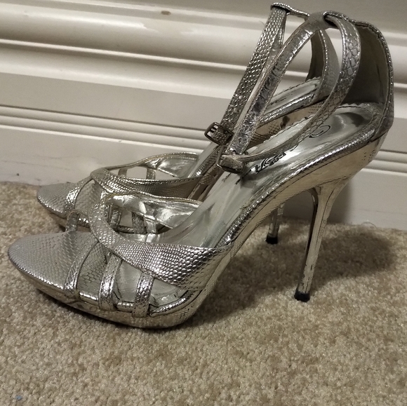 Faux Snakeskin Silver Heels with box - size 7, height 4" - Picture 2 of 7